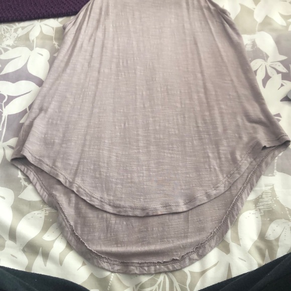 Thin light purple tank top - Picture 2 of 5